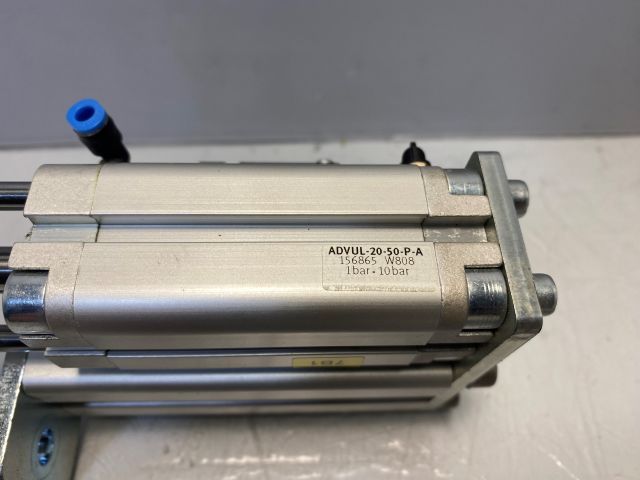 Festo Kompaktzylinder ADVUL-20-50-P-A und Druckregelventil LR-QS-4 / 156865, 153540